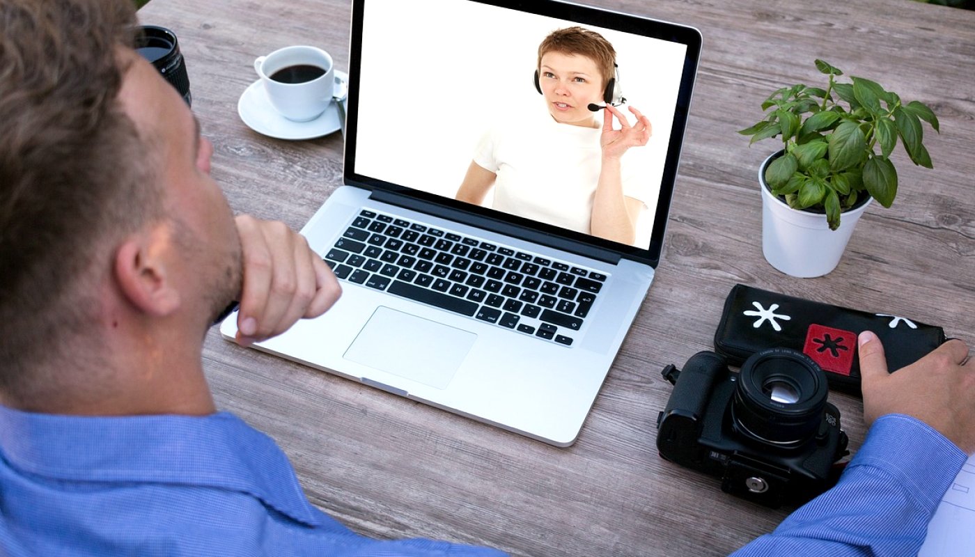 Hvad betyder J-klip og L-klip, når du klipper et interview?